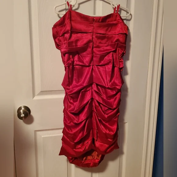 RED DRESS - Picture 2 of 2